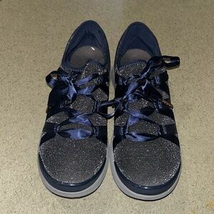 BZees Women's Walking Slip-On Shoes - Size 6m Ribbon Lace Blue Sparkle